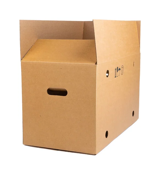 Картонная коричневая коробка на белом фоне — стоковое фото