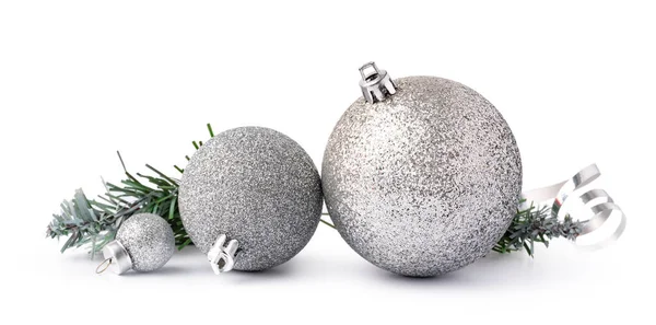 Weihnachtsdekoration Kugeln isoliert auf weißem Hintergrund — Stockfoto