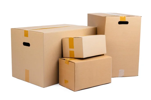 Montón de cajas de cartón aisladas sobre fondo blanco — Foto de Stock