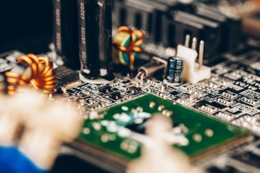 İşlemcili bilgisayar elektronik devre kartı kapat