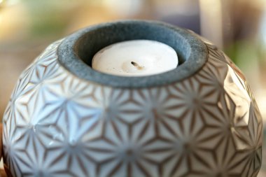 Seramik yuvarlak mum yaklaş.