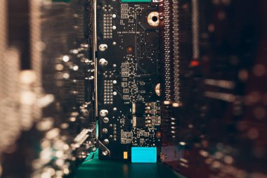 İşlemcili bilgisayar elektronik devre kartı kapat