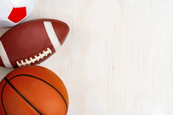 足球、篮球和橄榄球的一套球 — 图库照片