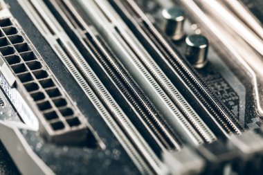 Elektronik devre kartını işlemciyle kapat