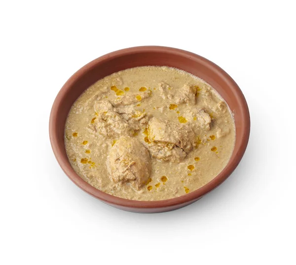 Plato georgiano pollo cocido en salsa aislado sobre fondo blanco — Foto de Stock