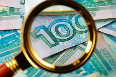 Rus Para Birimi Rublolarında Büyüteç