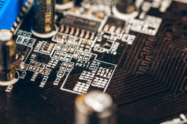 Elektronik devre kartını işlemciyle kapat