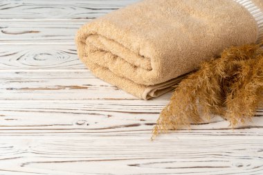 Ev işleri işte. Temiz havlu kullanmaya hazır.