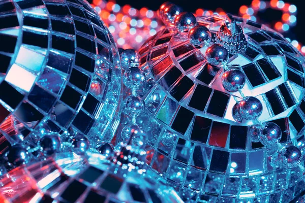 Партия огни диско зеркальные шары на черном фоне — стоковое фото