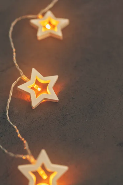 Guirnaldas en forma de estrella, decoración festiva para Navidad —  Fotos de Stock