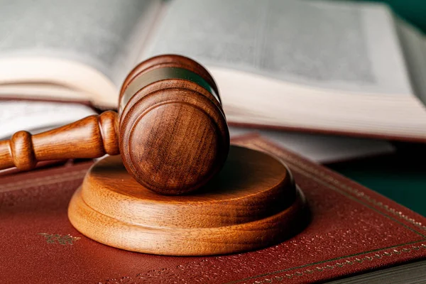 Close up of a brown wooden gavel and book — Stock Photo, Image