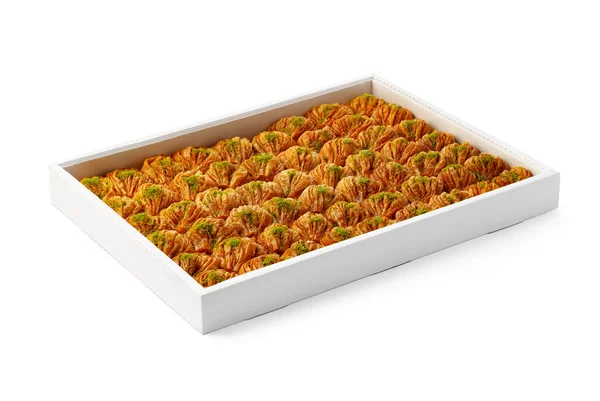 Dessert de baklava turc dans une boîte blanche isolée sur blanc. — Photo