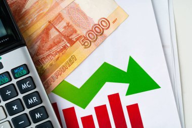 Hesap makineli Rus rublesinin mali tablosu. Para birimi takdir kavramı