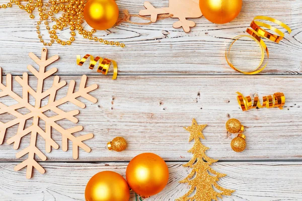 Christmas holiday decorations flatlay on light wooden background — Stock Photo, Image