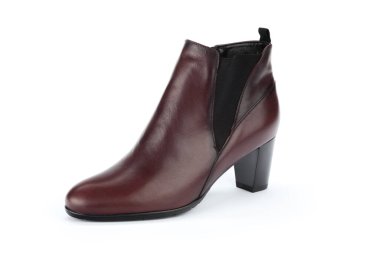 Kış kadın deri çizmeler beyaz arka plan izole