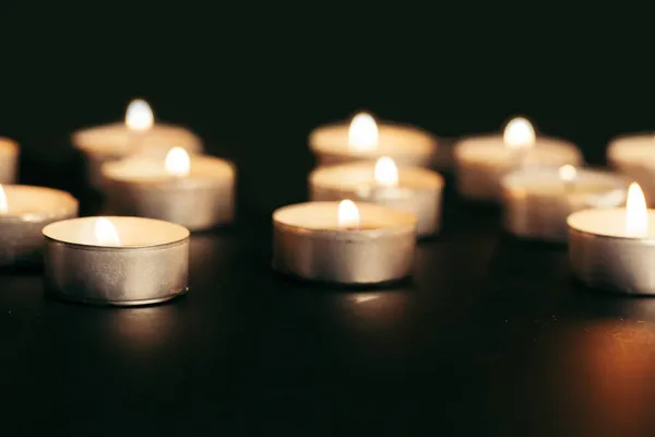 Many burning candles with shallow depth of field — Stock Photo, Image