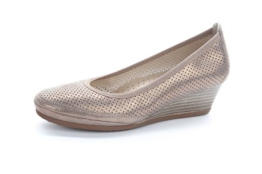 Beyaz arka planda izole kadın yaz düz ayakkabı