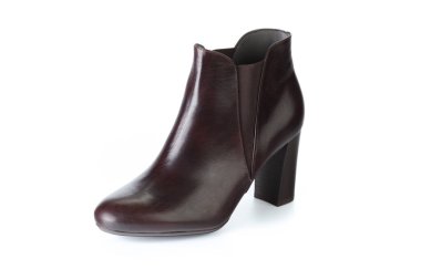 Kış kadın deri çizmeler beyaz arka plan izole