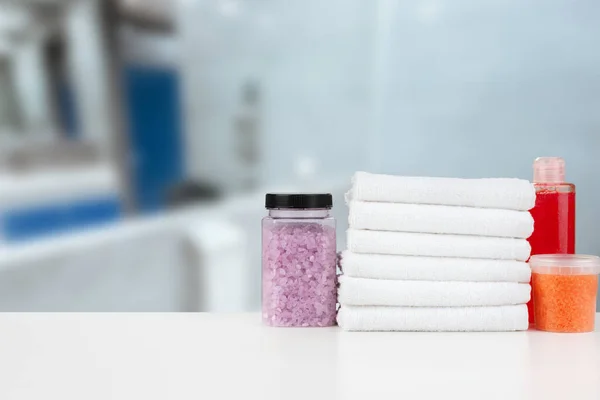 Various spa beauty threatment products and towels against blurred background — Stock Photo, Image