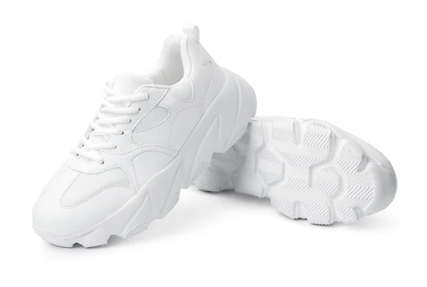 Nieuwe paar witte sneakers geïsoleerd op wit — Stockfoto