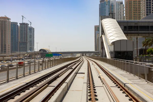 Metro railway em Dubai, Emirados Árabes Unidos — Fotografia de Stock