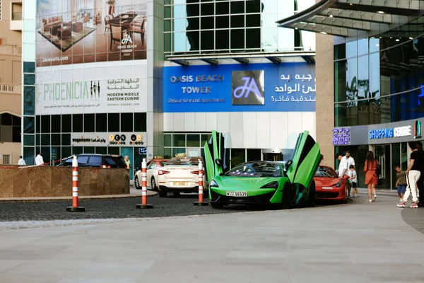 DUBAI, EAE - MARCH 15, 2021: Luxusautó Lamborghini Aventador parkolt az utcán Dubai — Stock Fotó