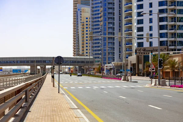 МАРТ-15, 2021: Архитектура и улицы города Дубай, Объединенные Арабские Эмираты — стоковое фото