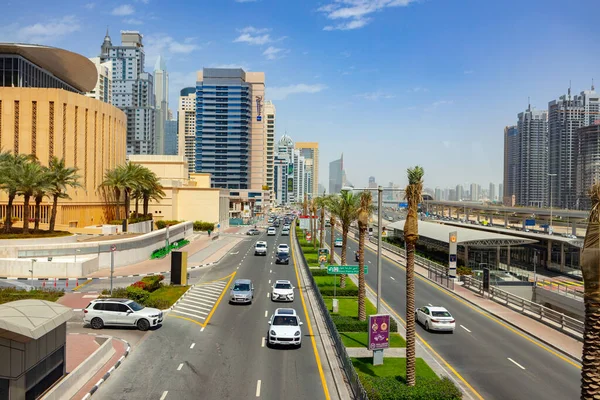 DUBAI, VAE - 15. MÄRZ 2021: Architektur und Straßen der Stadt Dubai, Vereinigte Arabische Emirate — Stockfoto
