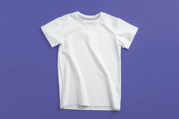 Camiseta de color blanco con espacio de copia para su diseño — Foto de Stock