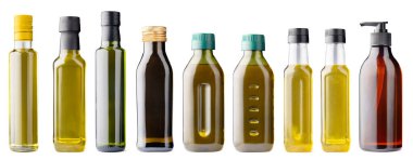 Beyaz üzerine izole edilmiş zeytinyağı şişeleri