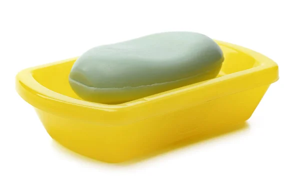 Σαπούνι σε πλαστικό σαπουνάκι που απομονώνεται σε λευκό φόντο — Φωτογραφία Αρχείου