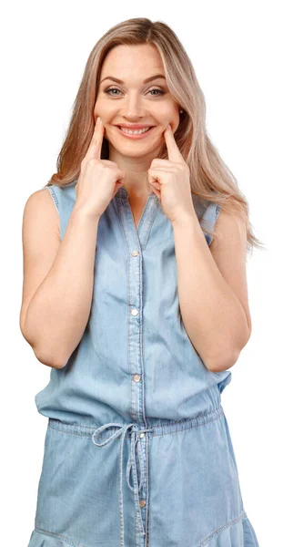 Mulher bonita com sorriso falso isolado no fundo branco — Fotografia de Stock