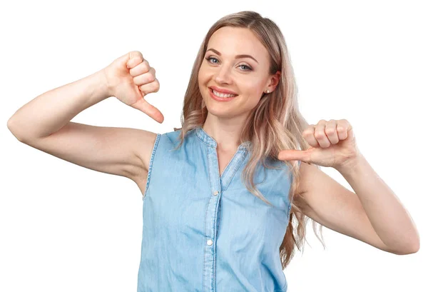 Glückliche, fröhliche Frau, die mit dem Finger auf sich selbst zeigt — Stockfoto