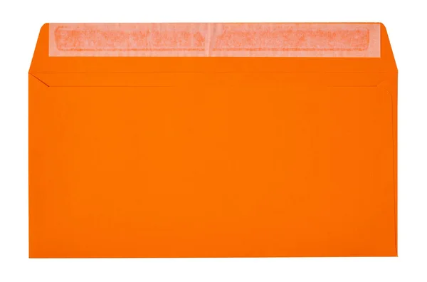 Orange kuvertet på vit bakgrund. — Stockfoto
