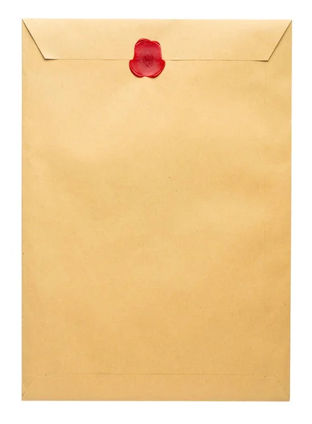 Envelope de papel artesanal reciclado isolado fundo branco — Fotografia de Stock