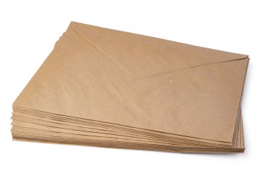 Kahverengi zarf beyaz arkaplanda izole