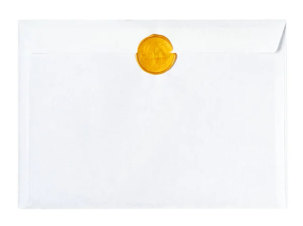 Envelope em branco isolado sobre fundo branco — Fotografia de Stock