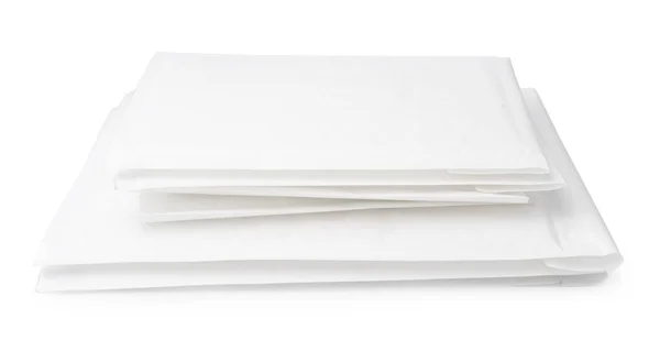 Montón de sobres sobre fondo blanco — Foto de Stock