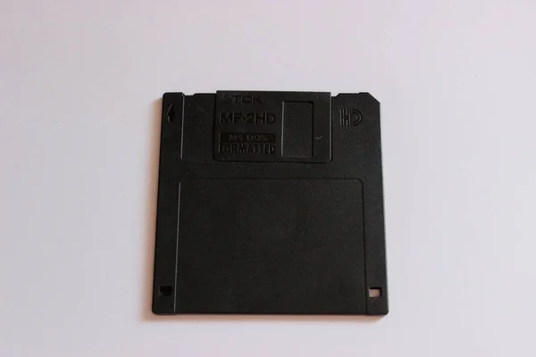 Oude diskette op de witte achtergrond — Stockfoto