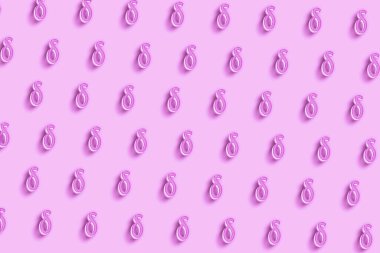 Delta işareti. Delta harfi, Yunan Alfabesi Sembolü, Pembe minimal arkaplan