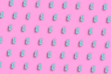 Epsilon işareti. Epsilon harfi, Yunan alfabesi sembolü, pembe minimal arkaplan