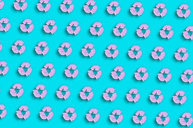 Geri dönüşüm işareti, geri dönüşüm sembolü, ekoloji ve geri dönüşüm kavramı, turkuaz mavi minimalist arka plan