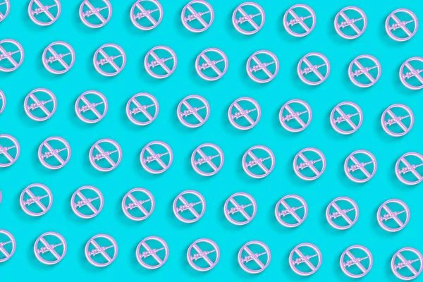 Aşı işareti yok, anti-vaxxers konsepti, turkuaz mavisi minimalist arka plan