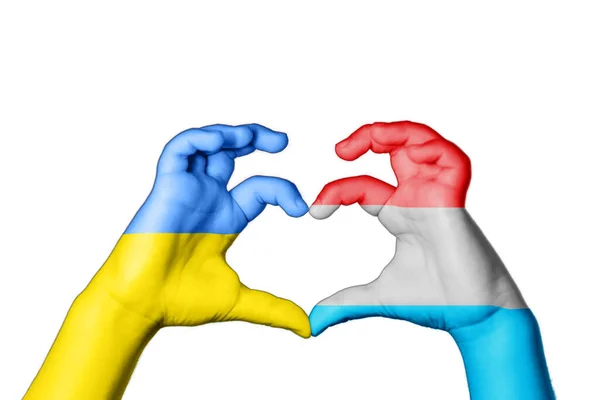 ルクセンブルクウクライナハート 手のジェスチャーを作る心 ウクライナのために祈る — ストック写真