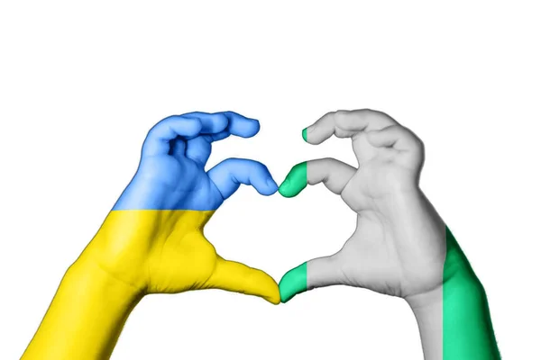 Нигерия Ukraine Heart Hand Gesture Making Heart Pray Ukraine — стоковое фото