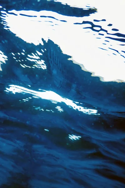 Onderwaterzicht Het Blauwe Zeeoppervlak — Stockfoto
