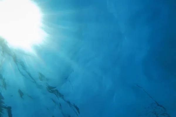 Oceano Azul Superfície Água Céu Azul — Fotografia de Stock