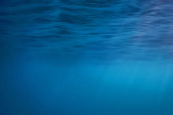 Superficie Sottomarina Del Mare Sfondo Blu Sfondo Delle Onde — Foto Stock