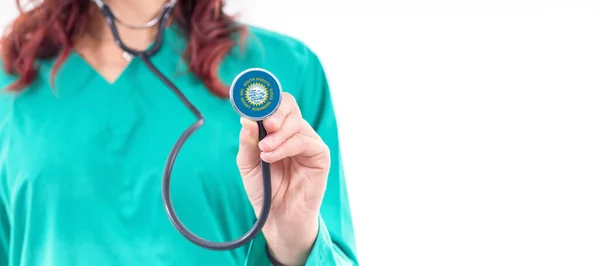 Güney Dakota Ulusal Sağlık Sistemi Steteskoplu Güney Dakota Kadın Doktoru — Stok fotoğraf