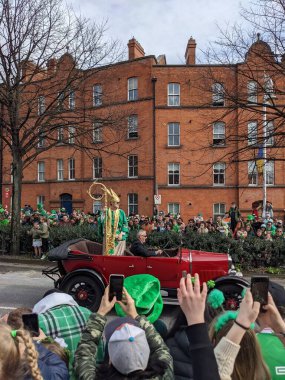 Dublin, İrlanda 17.03.2022 Saint Patrick Günü. Ukrayna 'yı Destekle